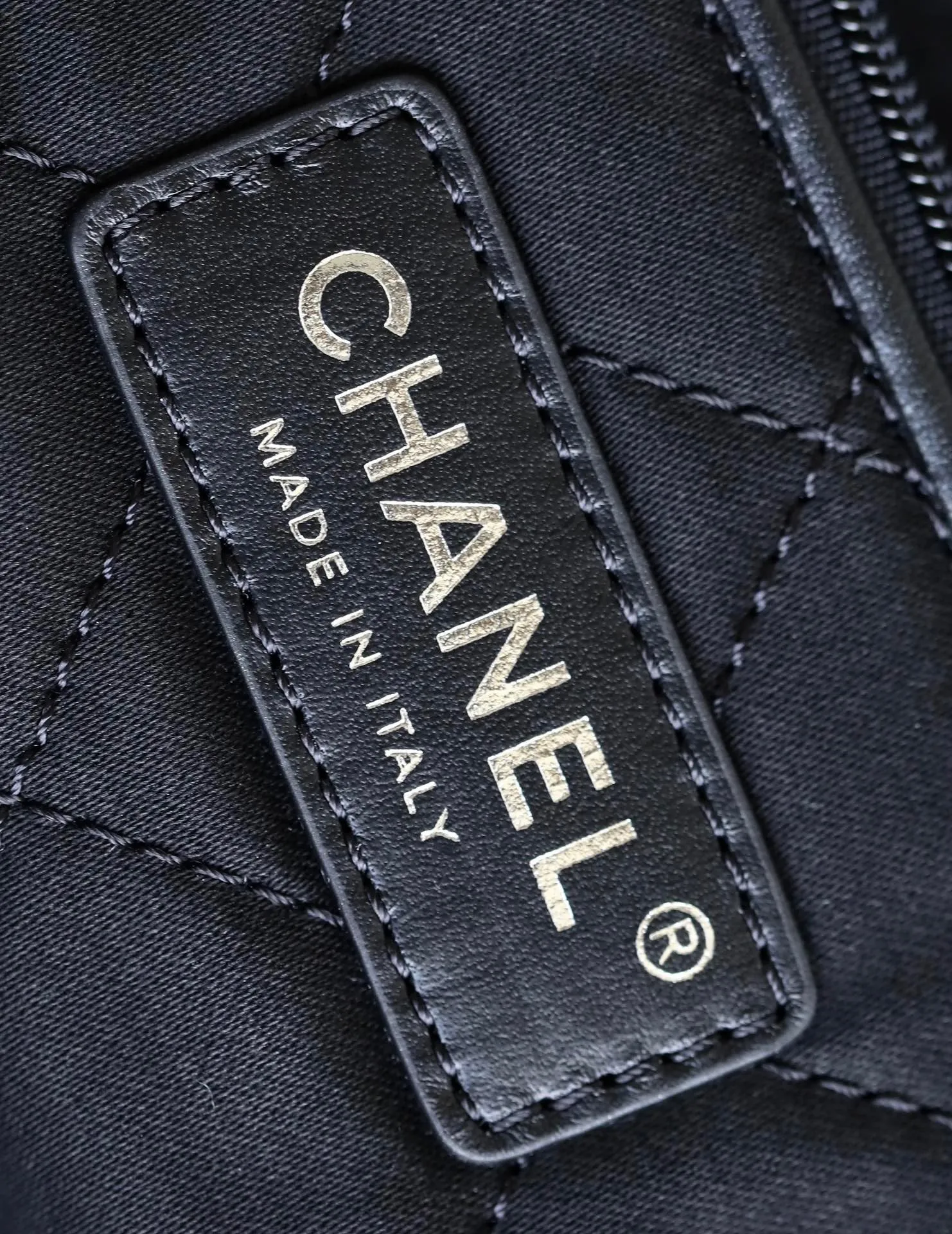 CC747 CHANEL 22 Bag / HIGHEST QUALITY VERSION / 13.3 × 11.3 × 3.1 in