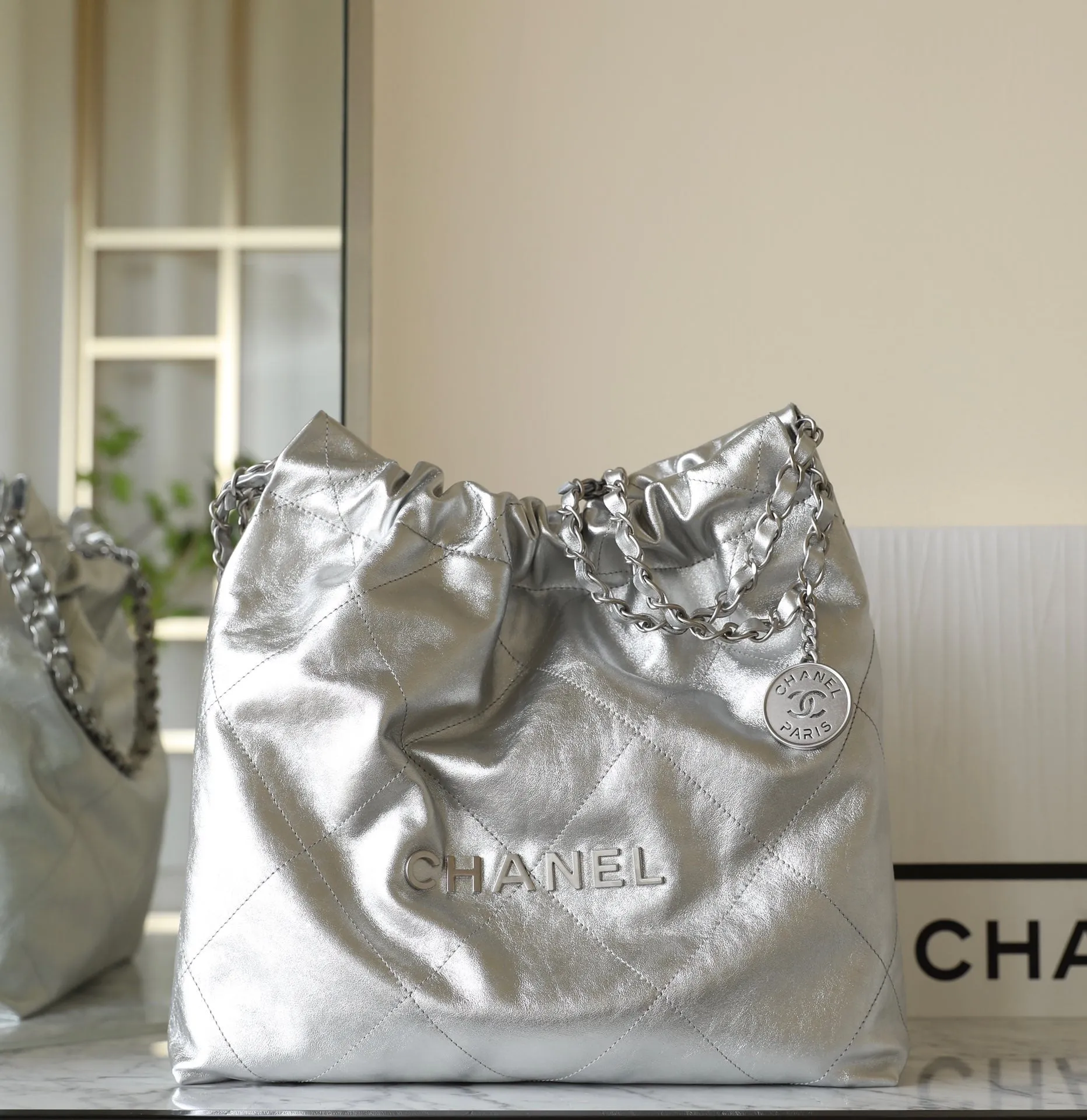 CC747 CHANEL 22 Bag / HIGHEST QUALITY VERSION / 13.3 × 11.3 × 3.1 in