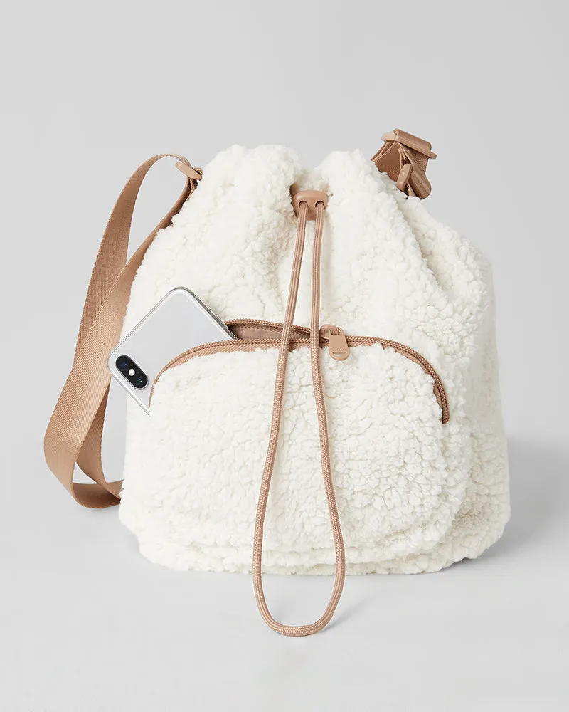 COZY SHERPA BUCKET BAG