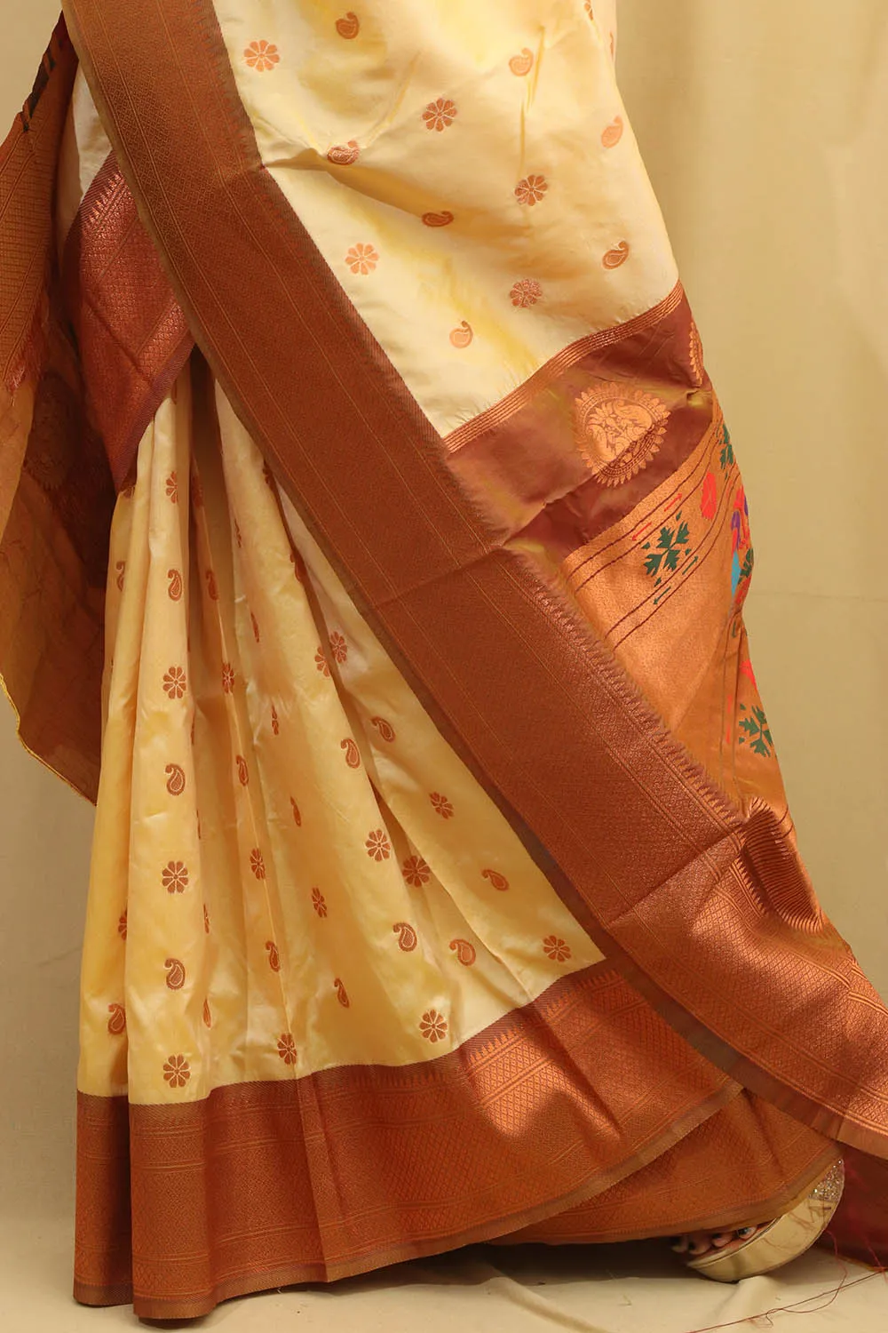 Exquisite Cream Paithani Silk Maharani Saree