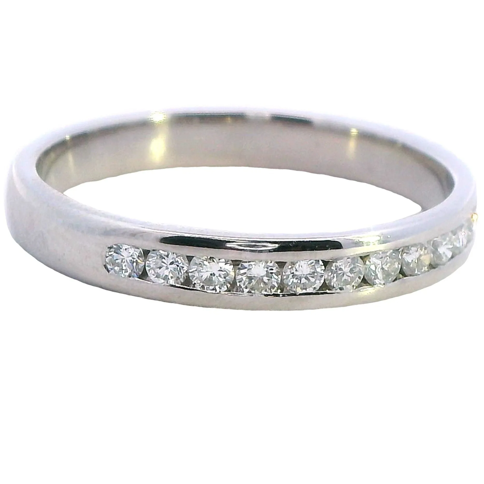 Exquisite Elegance: Certified 14ct White Gold Diamond Ring - Treasure