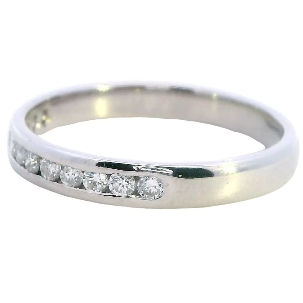 Exquisite Elegance: Certified 14ct White Gold Diamond Ring - Treasure