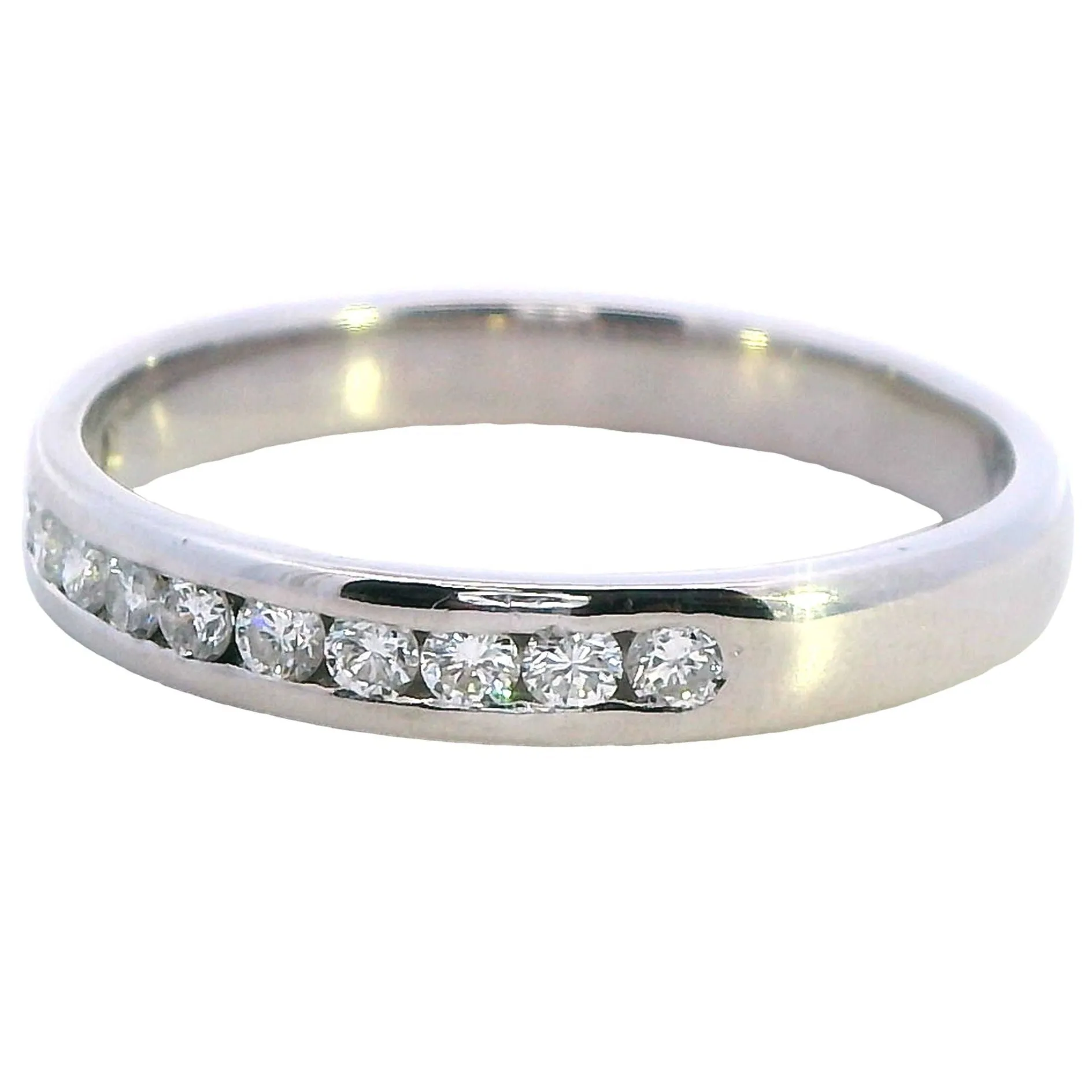 Exquisite Elegance: Certified 14ct White Gold Diamond Ring - Treasure