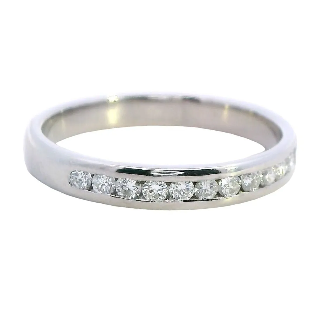 Exquisite Elegance: Certified 14ct White Gold Diamond Ring - Treasure