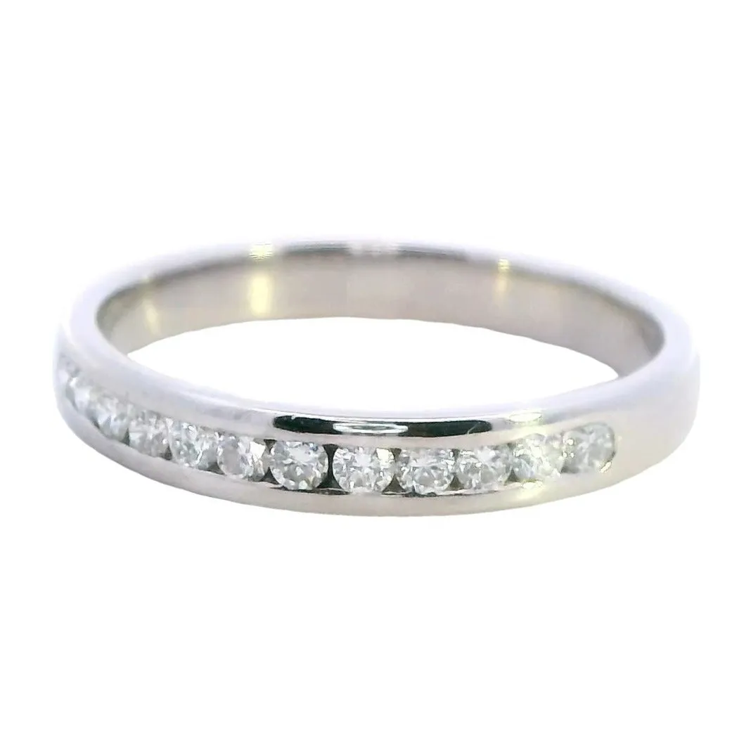 Exquisite Elegance: Certified 14ct White Gold Diamond Ring - Treasure