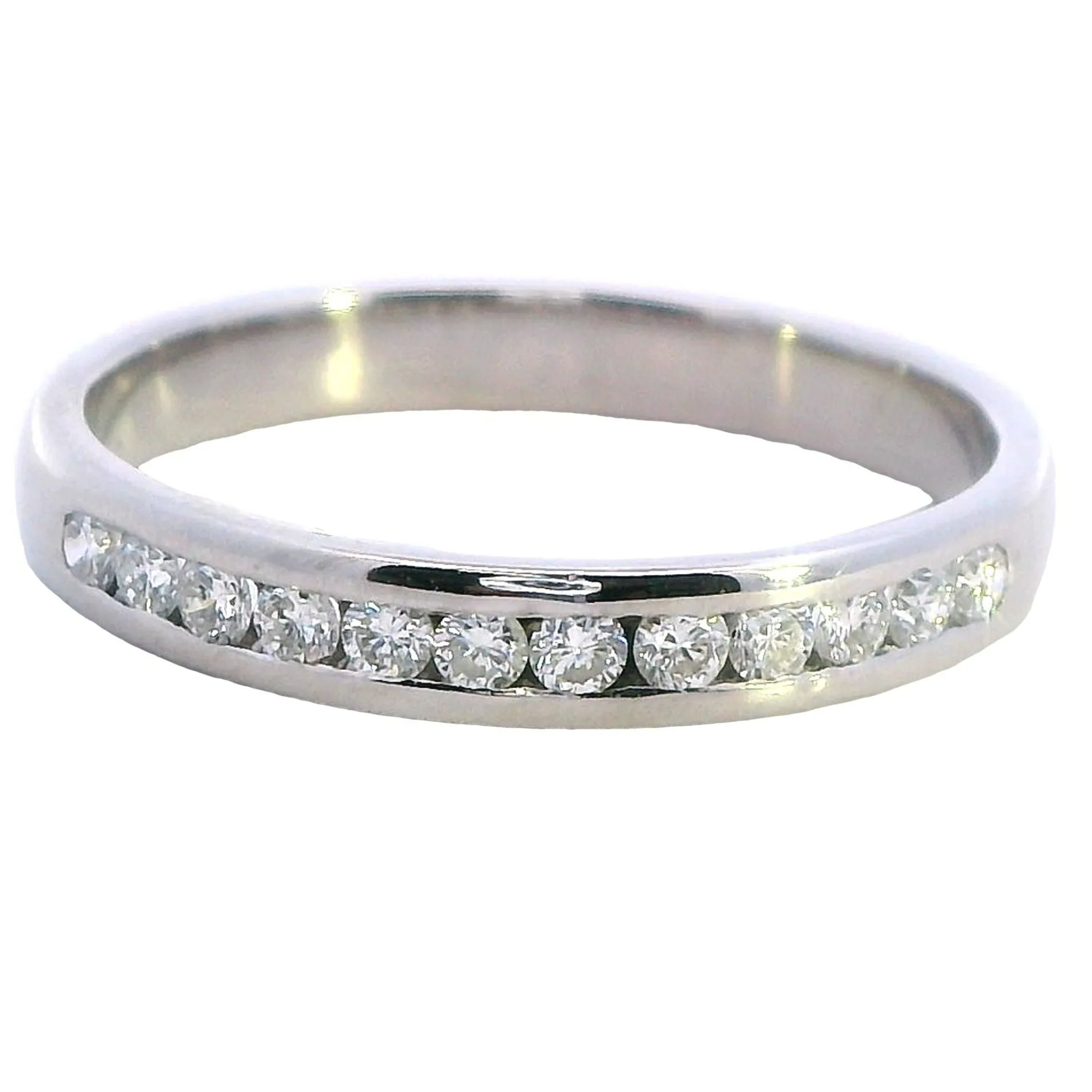 Exquisite Elegance: Certified 14ct White Gold Diamond Ring - Treasure