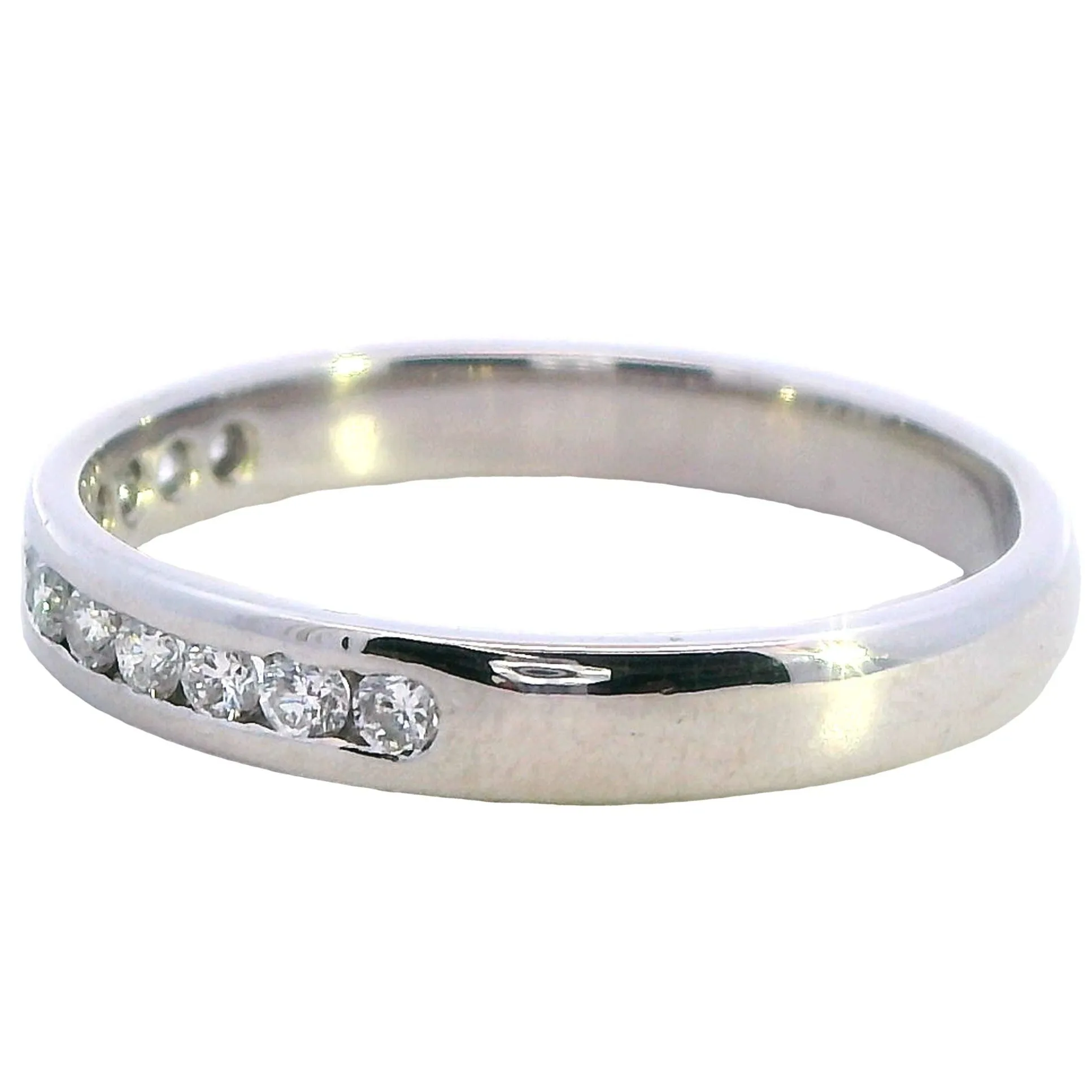 Exquisite Elegance: Certified 14ct White Gold Diamond Ring - Treasure