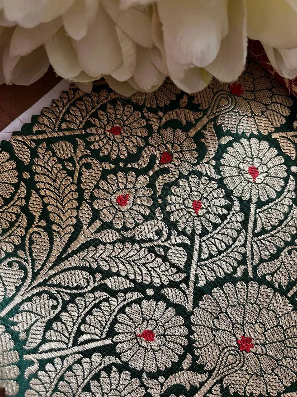 Exquisite Green Banarasi Handloom Silk Fabric  ( 2.5 Mtr )