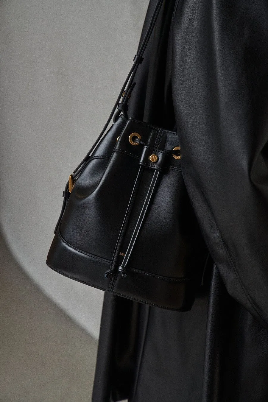 HERVE CLASSIC BUCKET BAG Black