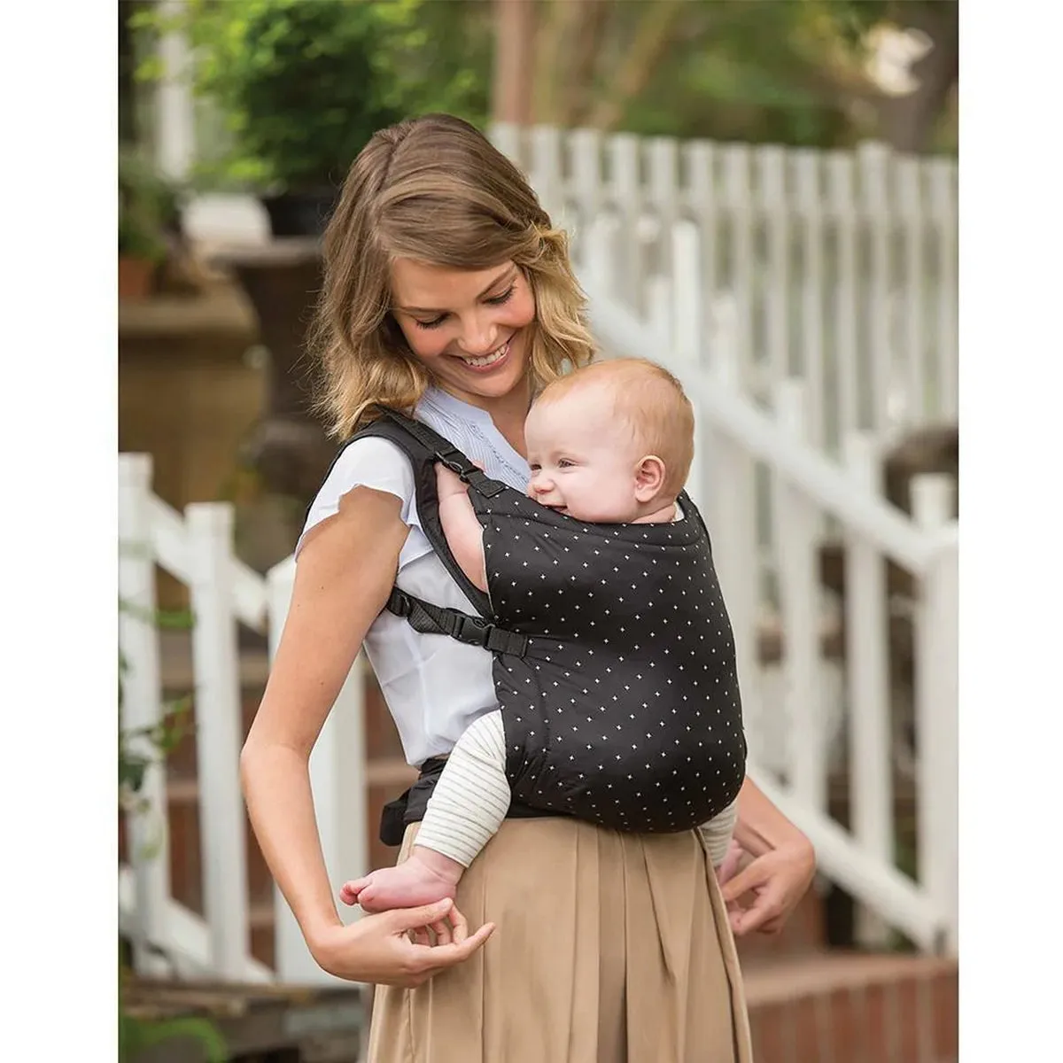 Infantino Zip Ergonomic Travel Carrier (2-way) Black