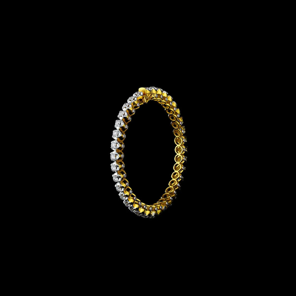 Introducing our exquisite 17 Pointer Diamond Bangle - (WDN1100)