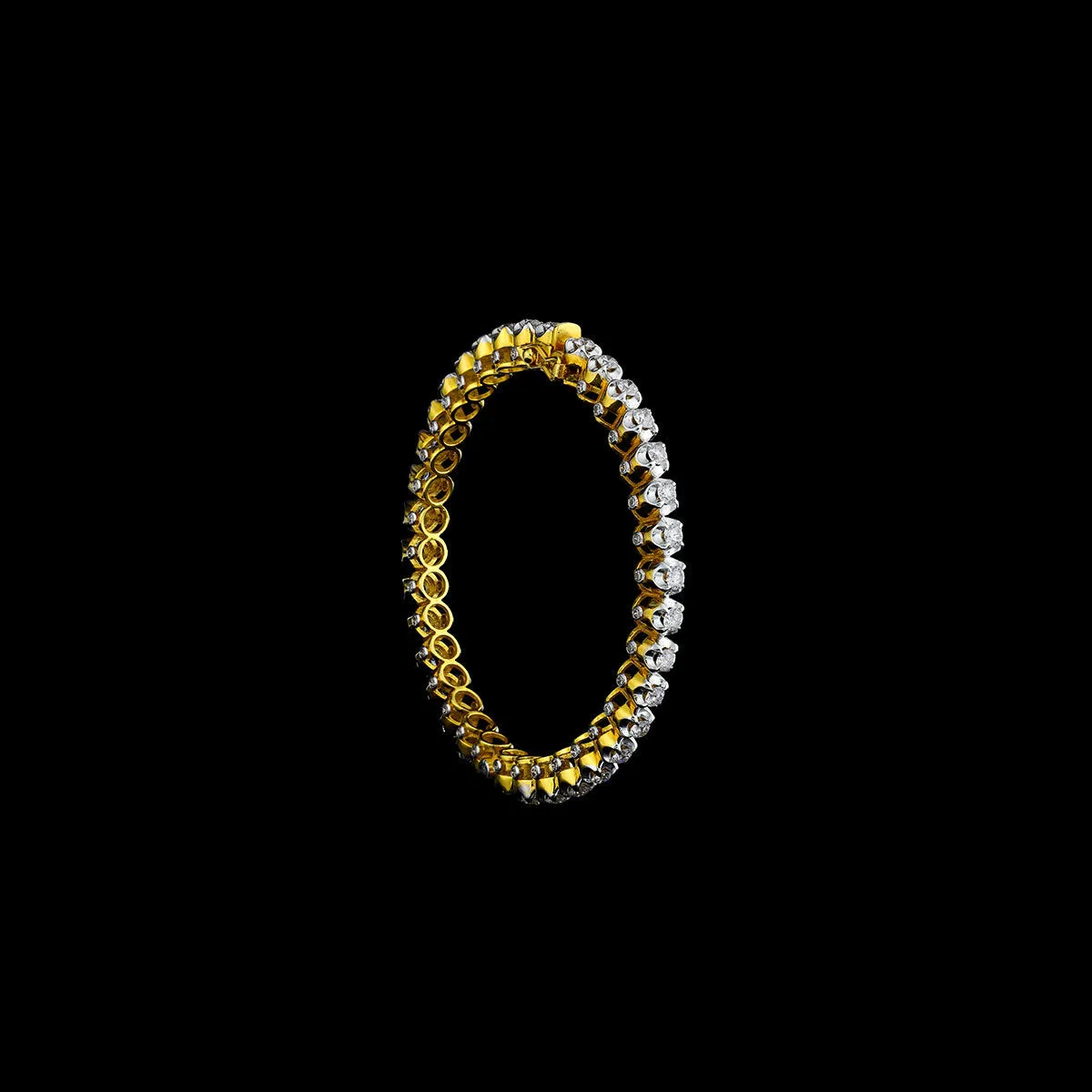 Introducing our exquisite 17 Pointer Diamond Bangle - (WDN1100)