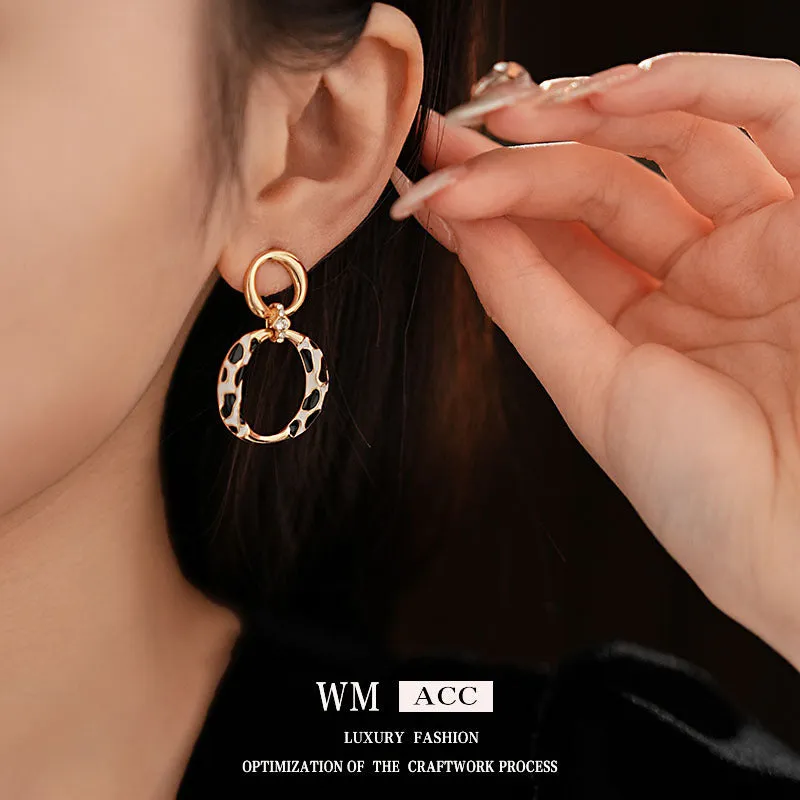 Luxurious Circle Round Geometric Alloy Oil Dripping Earrings