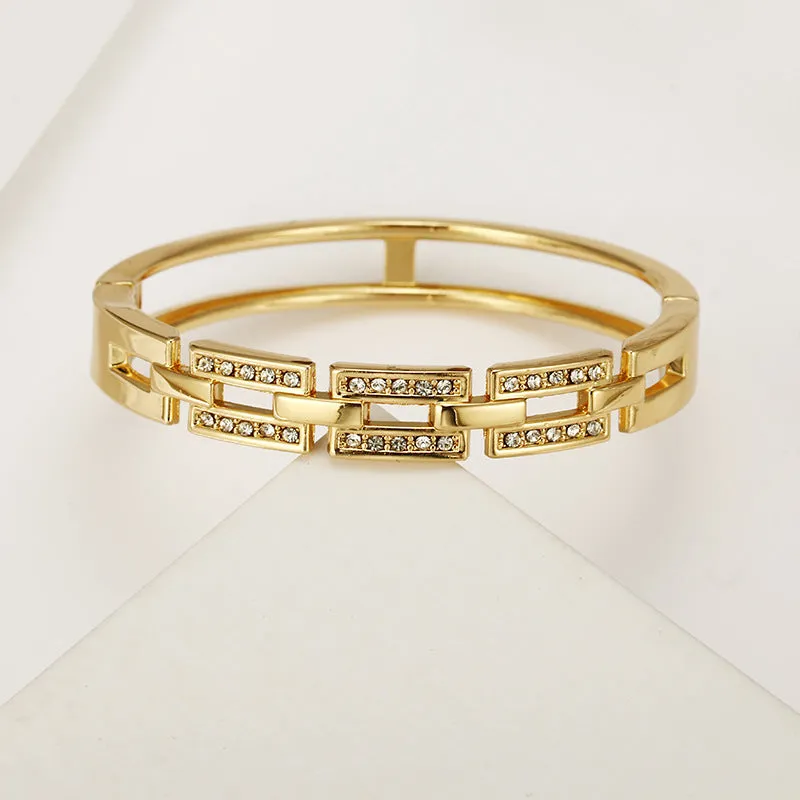 Luxurious Gold Hollow Bracelet - Vienna Verve.toUpperCase()