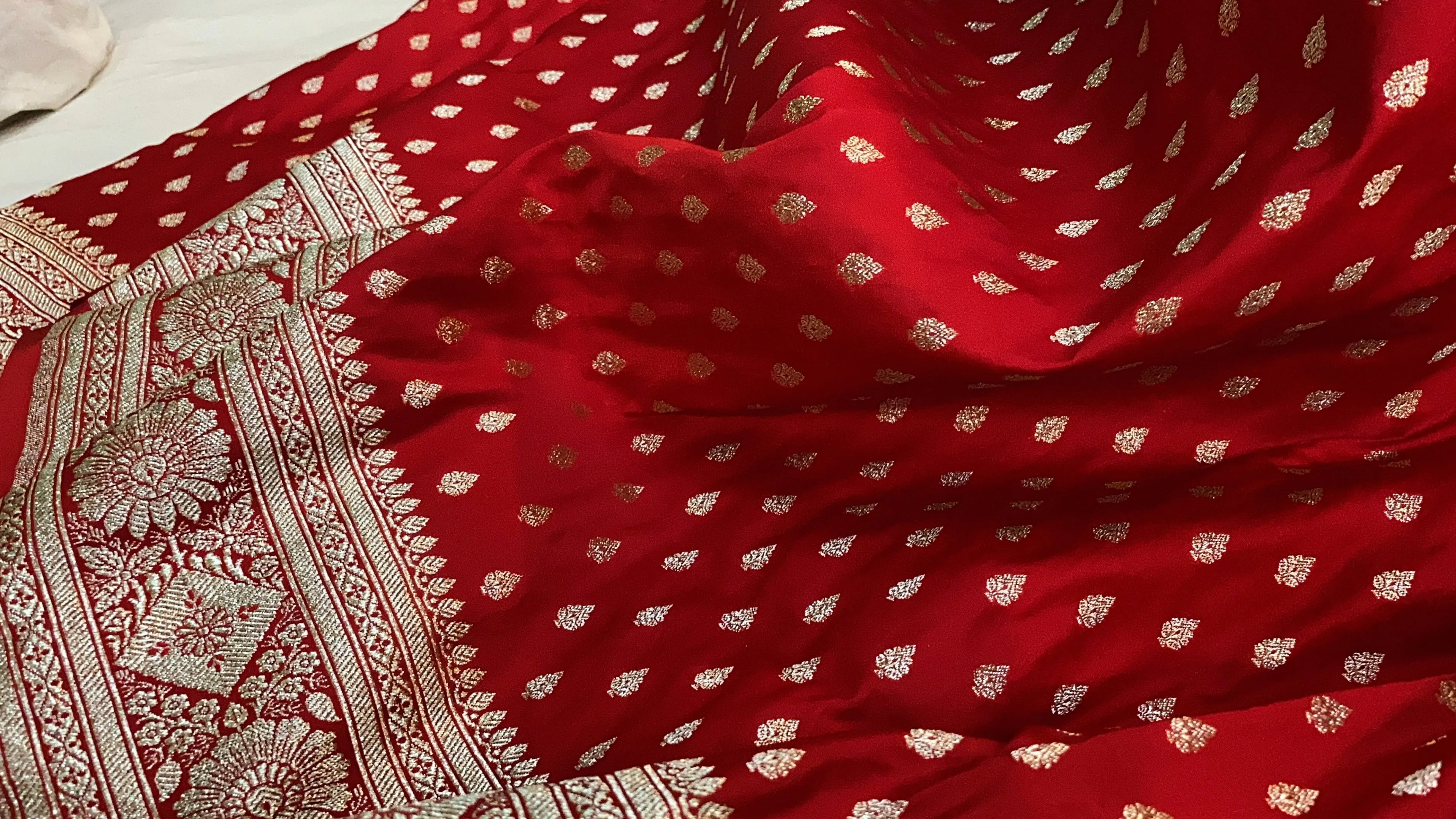 Luxurious Red Handloom Pure Silk Banarasi Saree