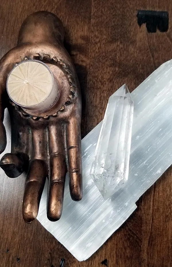 Polished Gemstones - Clear Quartz Vogel Cut Wand