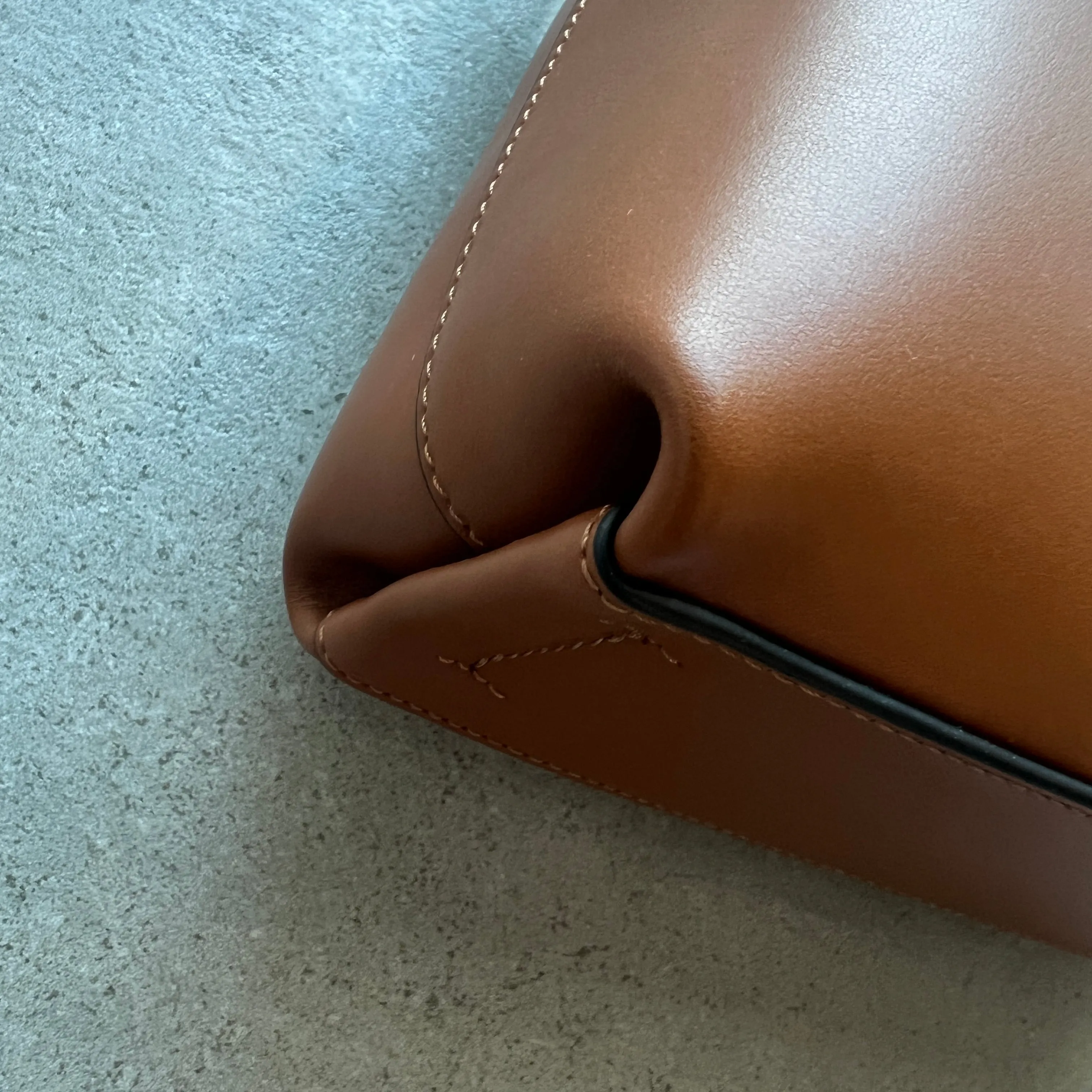 Small Corner Bag, Tan