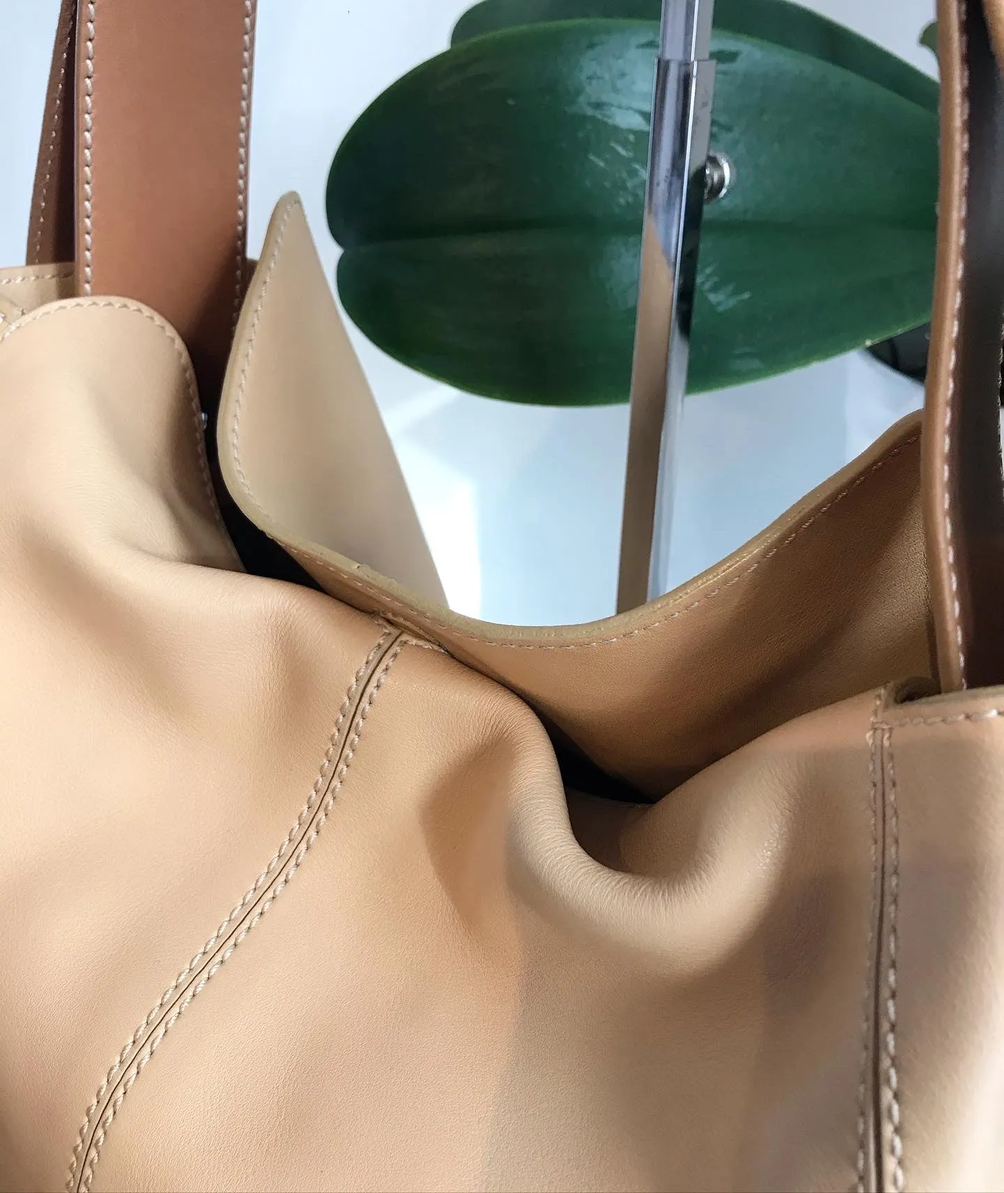 TOD’S Single Snap Bucket Leather Bag