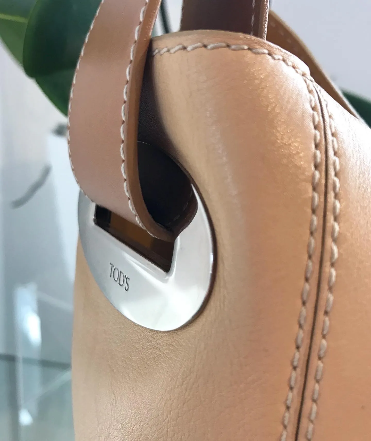 TOD’S Single Snap Bucket Leather Bag